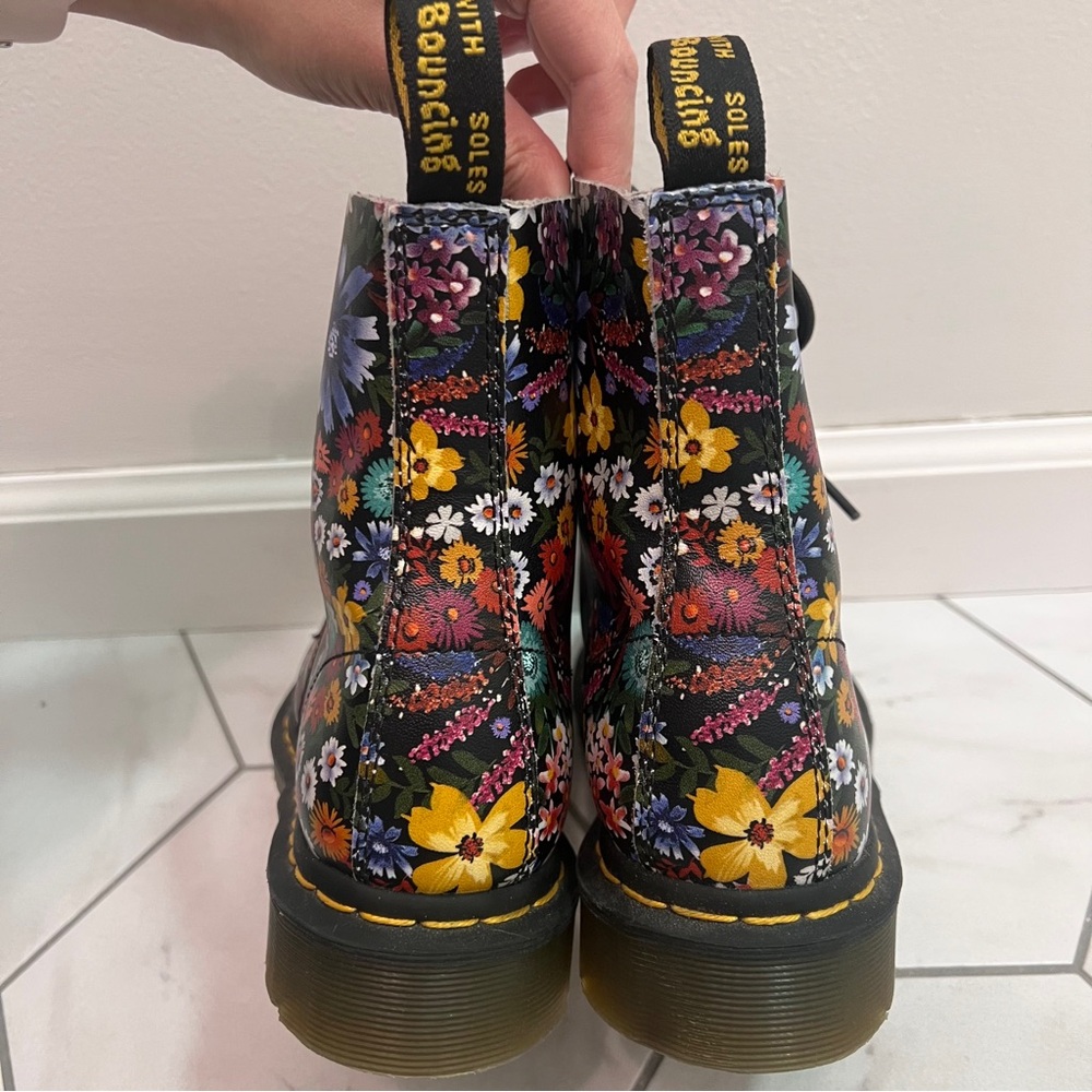 Dr. Martens 1460 Pascal Wanderlust Multicolored Floral Boot Size 8 Women - Picture 8 of 9